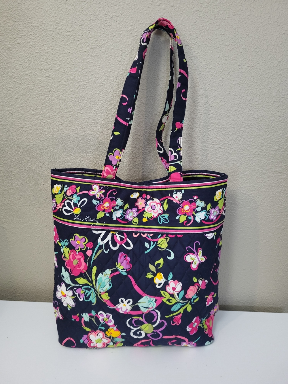 Vera Bradley quilted Tote Bag In Their Pattern Ribbons. Floral Pattern Navy Blue